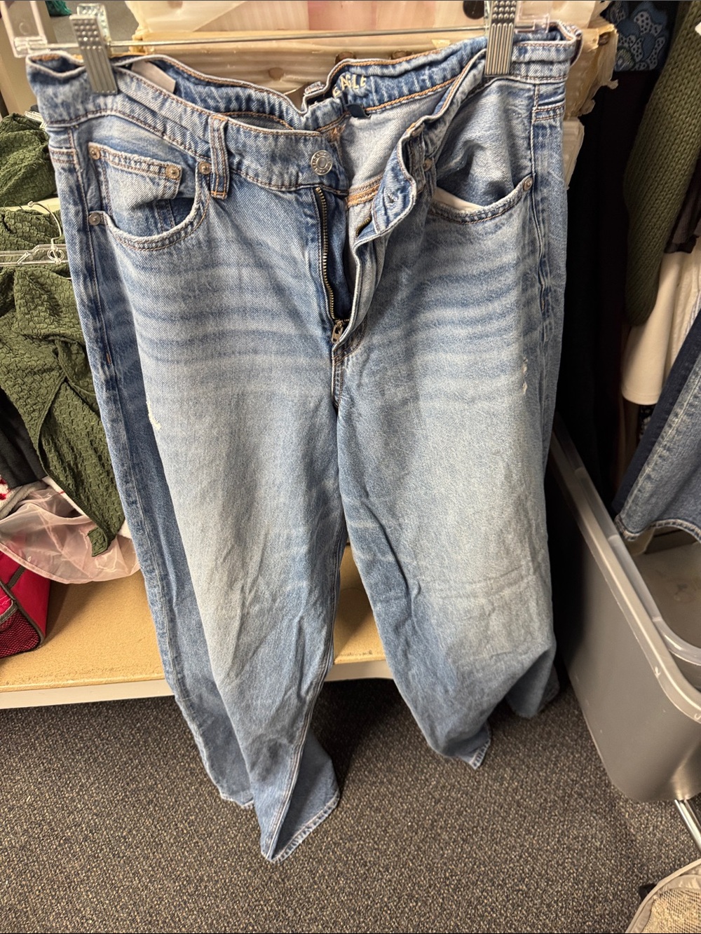 American eagle ultra wide leg jeans size 6 // 092705